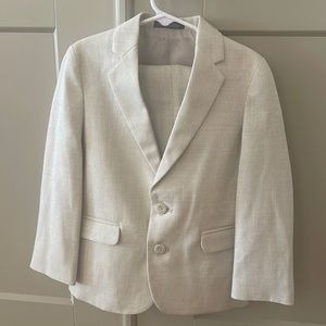 Like new boys two piece Izod suit size 6